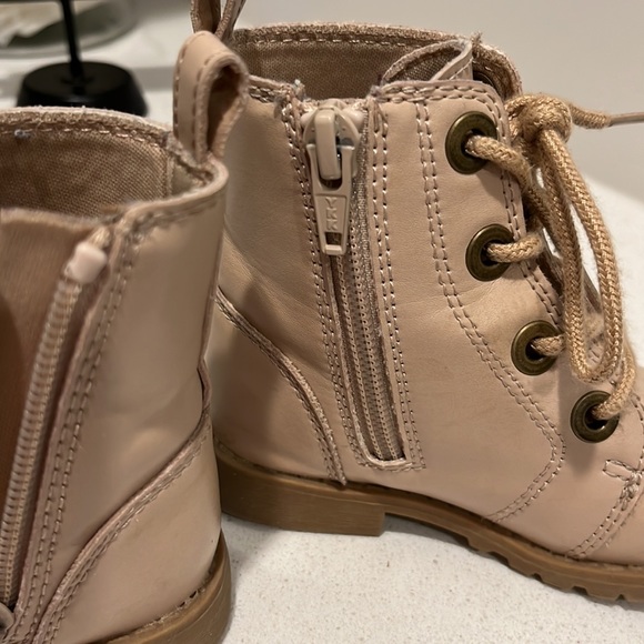 Old navy toddler girls zip up boots - Picture 6 of 6